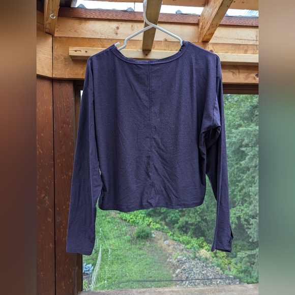 Knot front workout yoga top - Picture 2 of 3